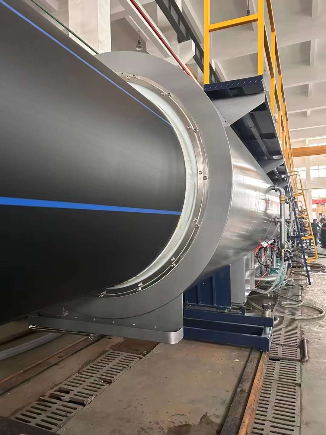 En ny PE1600(SDR13.6) ekstruderingsproduktionslinje er blevet afsluttet med succes og venter på levering!