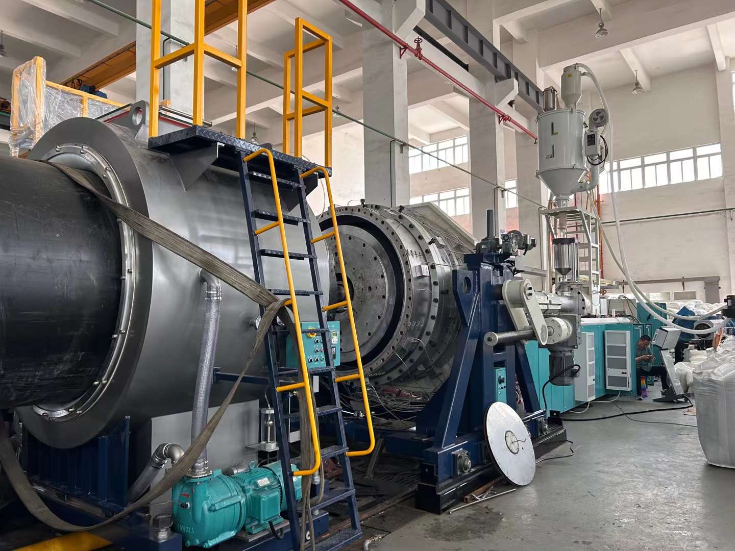 Rør med høj tykkelse og stor diameter: Sådan undgår du nedbøjning i rørekstrudering